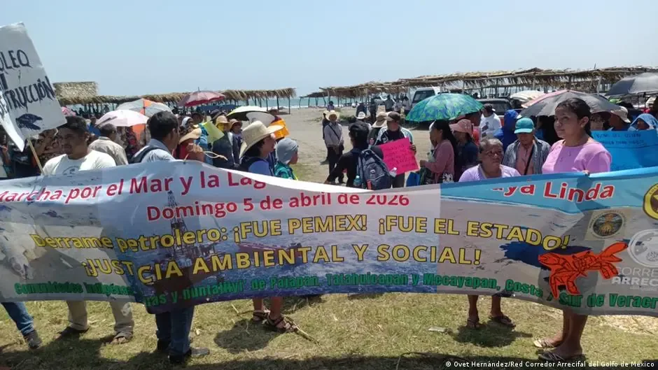 Un derrame en el Golfo de México causa preocupaciones ambientales y sociales entre pescadores y comunidades locales.