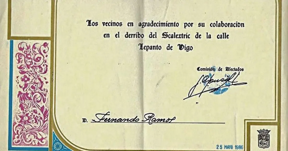 Un diploma celebra la colaboración en el derribo de una estructura polémica en Vigo.