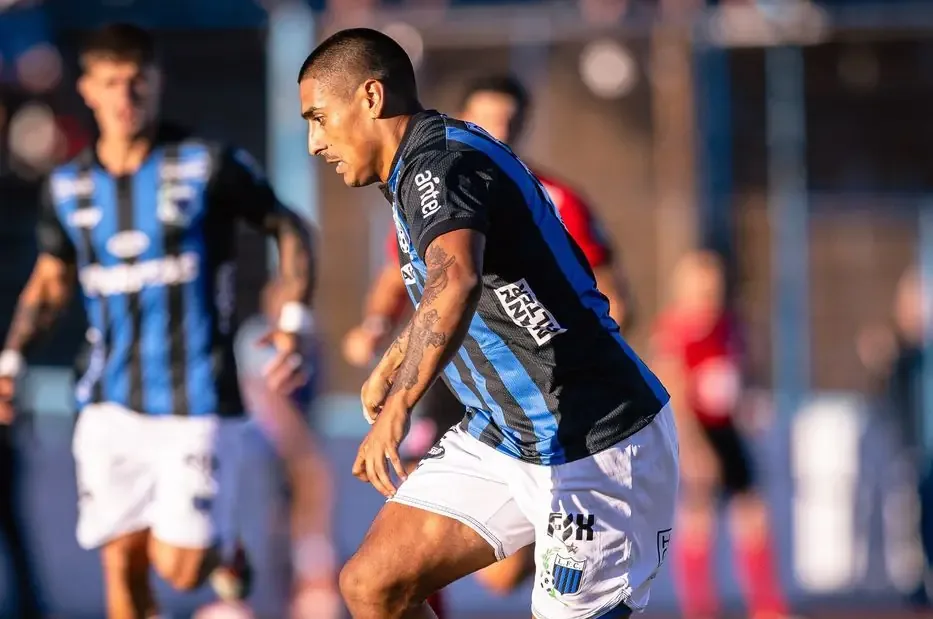 Un emocionante partido reparte puntos en la tercera fecha del torneo Apertura, manteniendo la tensión competitiva.