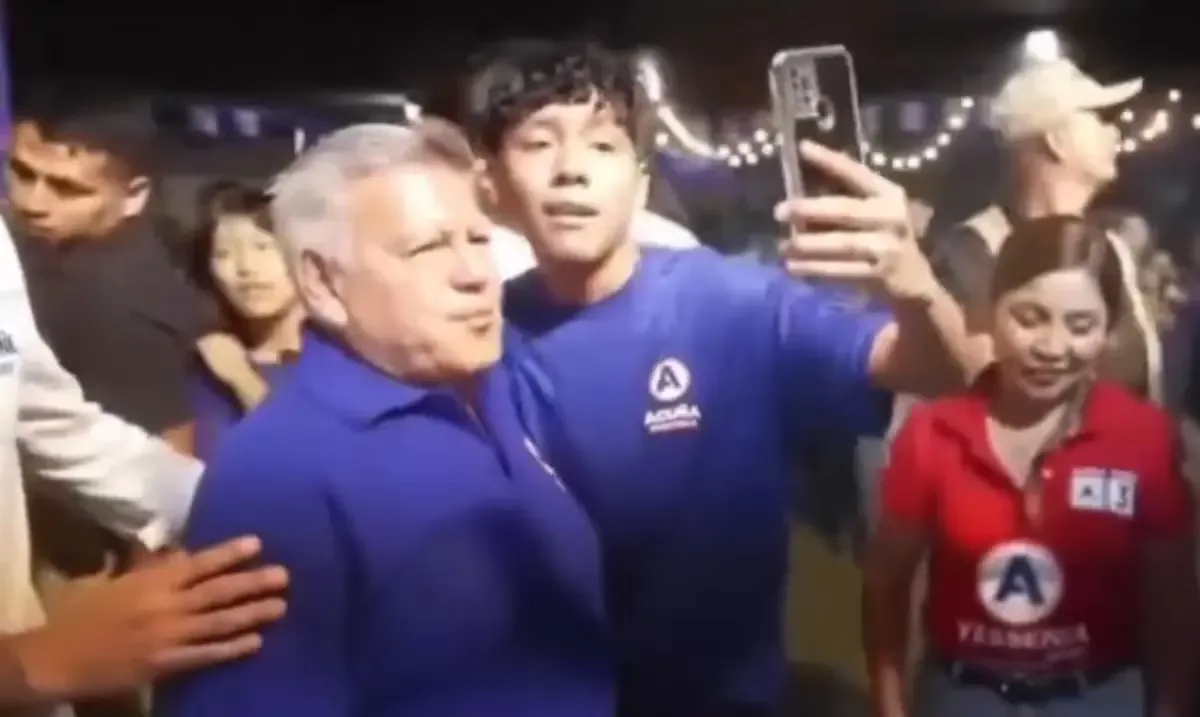 Un episodio viral y violento marca un acto electoral del candidato peruano.