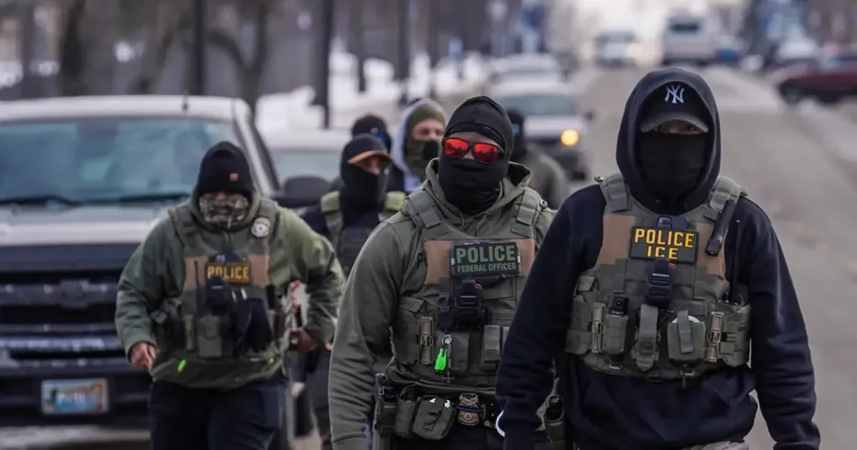 Un exabogado revela deficiencias en la formación de oficiales de deportación.