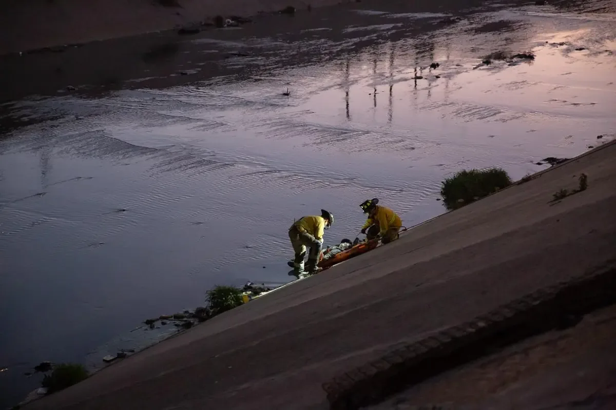Un fatal accidente cobra la vida de un motociclista en Ensenada, Baja California.
