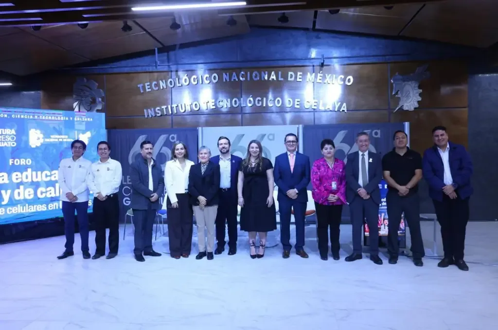 Un foro en Celaya busca regular el uso de celulares en escuelas para proteger a los estudiantes.