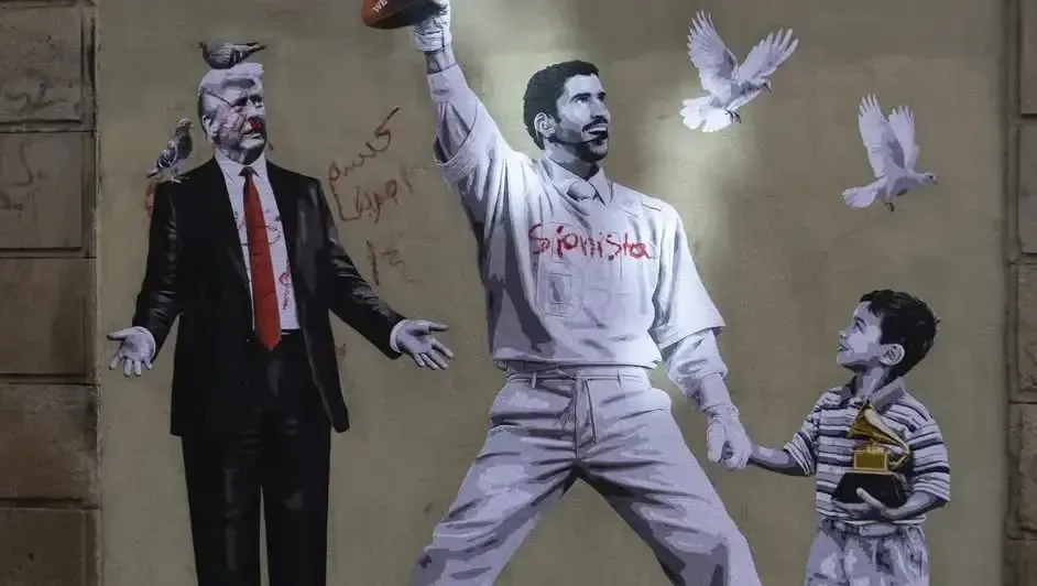 Un grafiti que une a dos figuras opuestas busca promover la paz en el mundo.