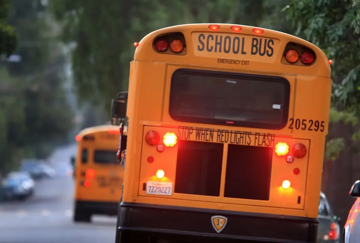 Un grupo conservador y el DOJ cuestionan criterios de desegregación en escuelas.