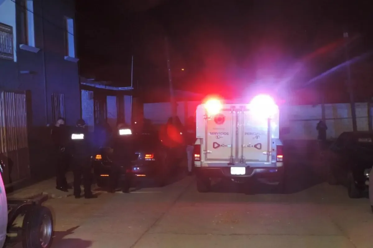 Un hombre fue apuñalado durante un enfrentamiento en la colonia CNOP; se investigan a los posibles agresores.