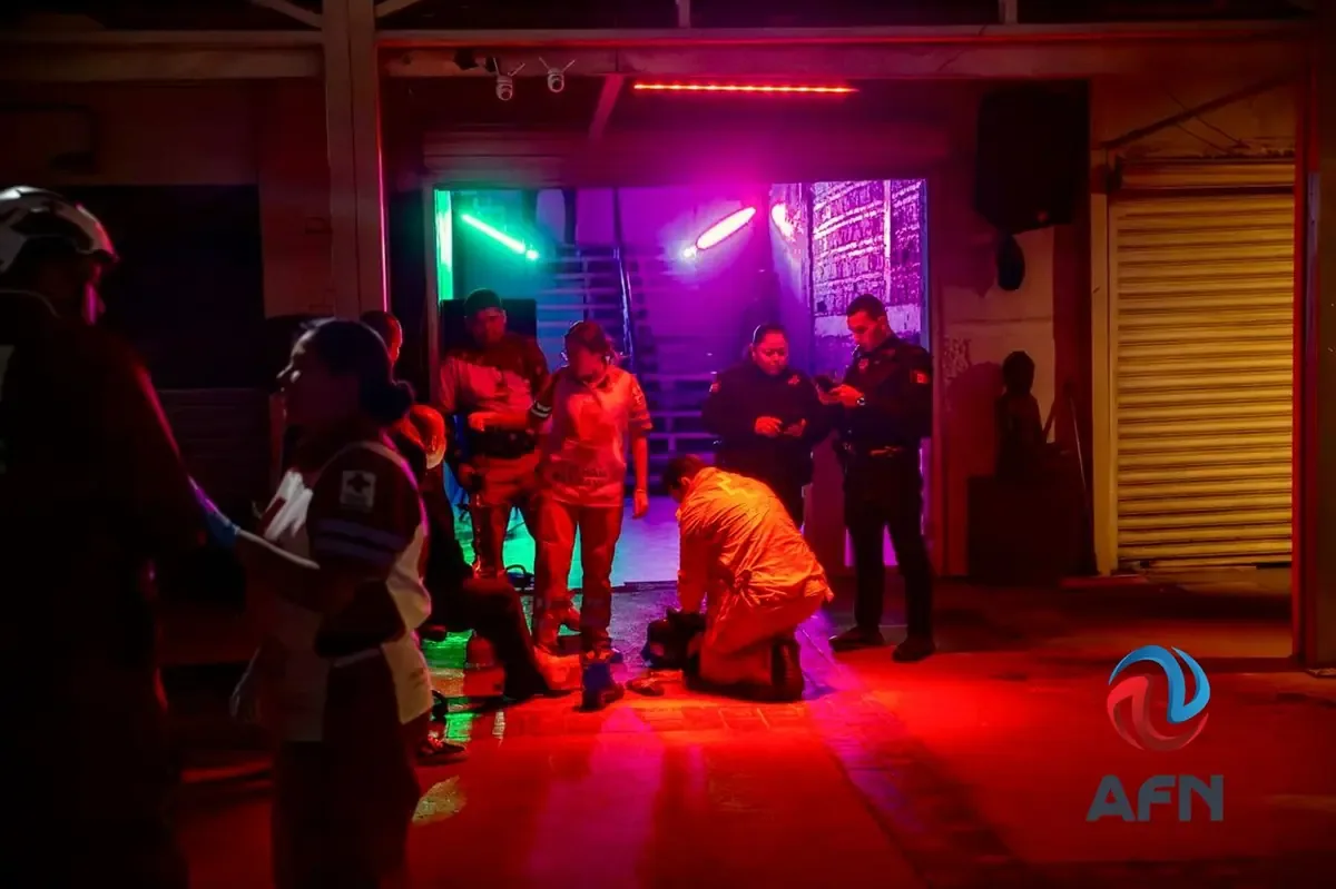 Un hombre fue asesinado en la Zona Río y un guardia resultó herido durante un tiroteo en un bar.
