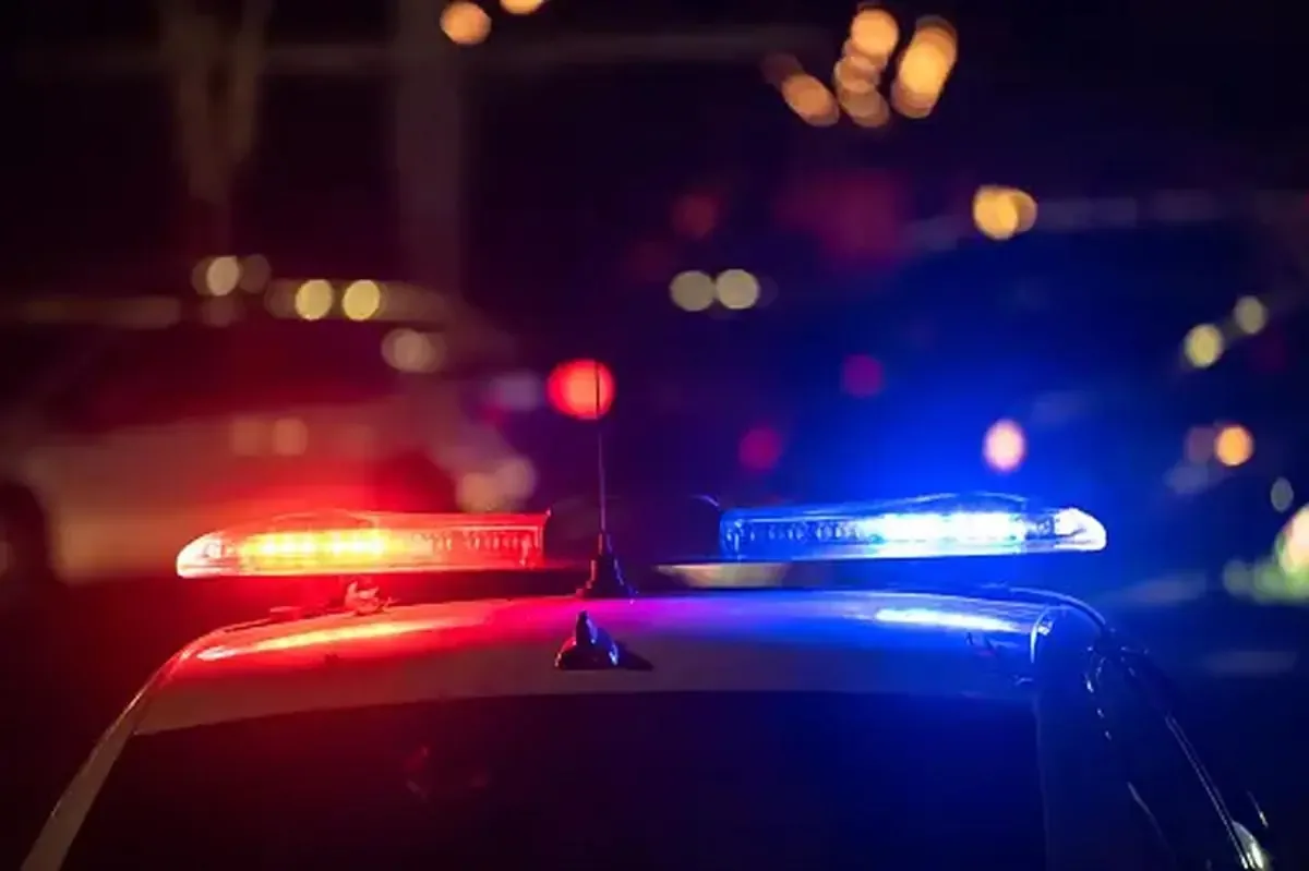 Un intercambio verbal en la calle se tornó violento, dejando a la víctima con una herida en la pierna.