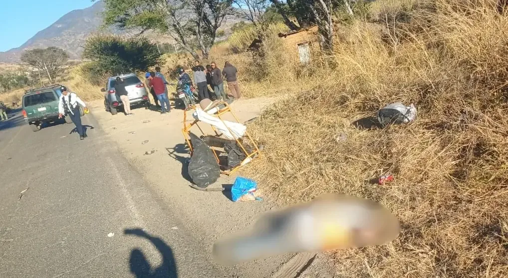 Un hombre que se transportaba en un triciclo fue atropellado en la carretera a Santa Catarina Minas.