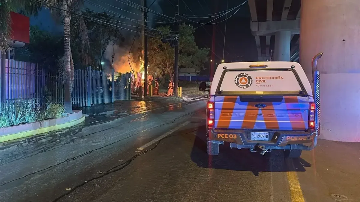 Un incendio consumió una vulcanizadora sin causar lesionados ni evacuaciones.