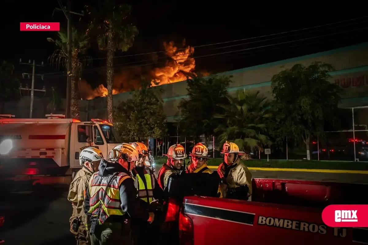 Un incendio de gran magnitud moviliza a cuerpos de emergencia en Tijuana.