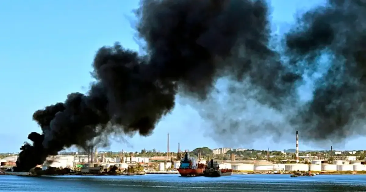 Un incendio en la refinería de Cuba y un contexto energético crítico afectan la economía de la isla.