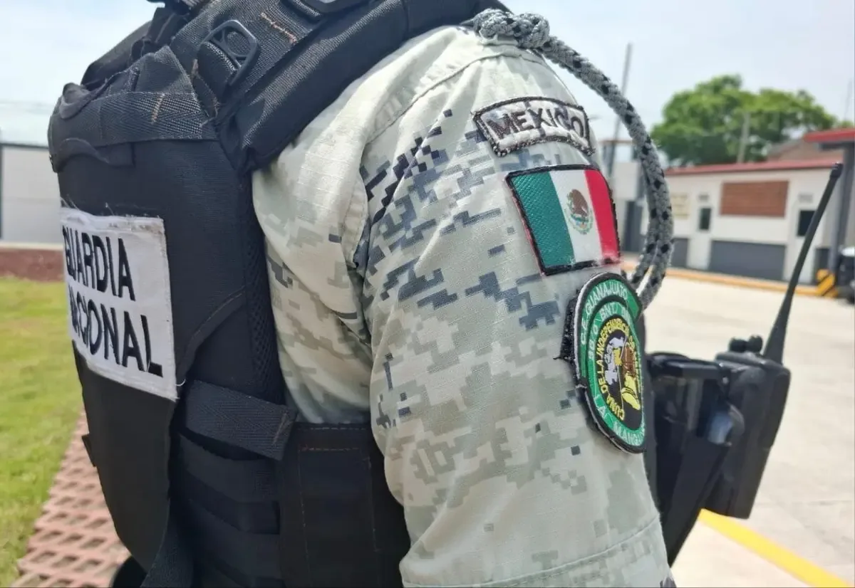 Un incidente trágico ocurrido en un puesto de revisión de la Guardia Nacional ha dejado a un joven muerto y a un menor con lesiones.