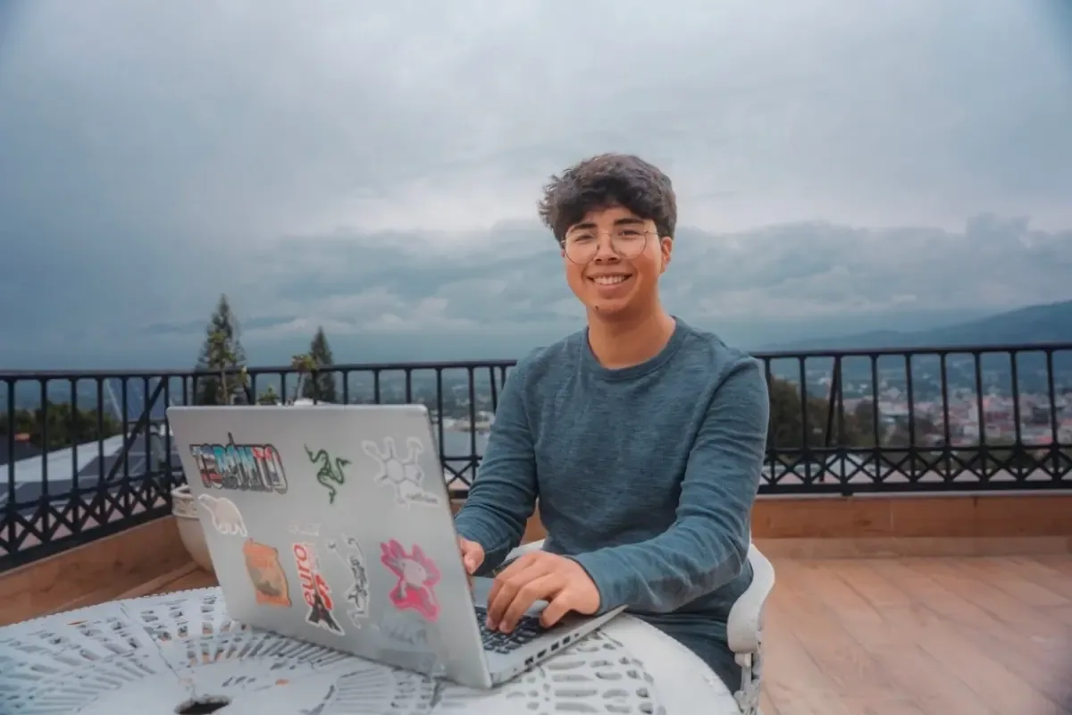 Un joven de 19 años entre 30 finalistas globales del TCS CodeVita, destacando el talento ecuatoriano.