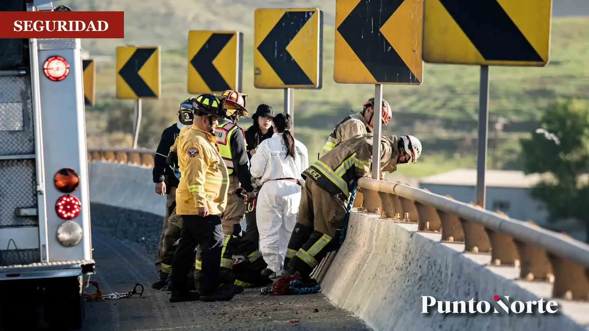 Un joven fue encontrado colgado de un puente en Tijuana, generando alarma.