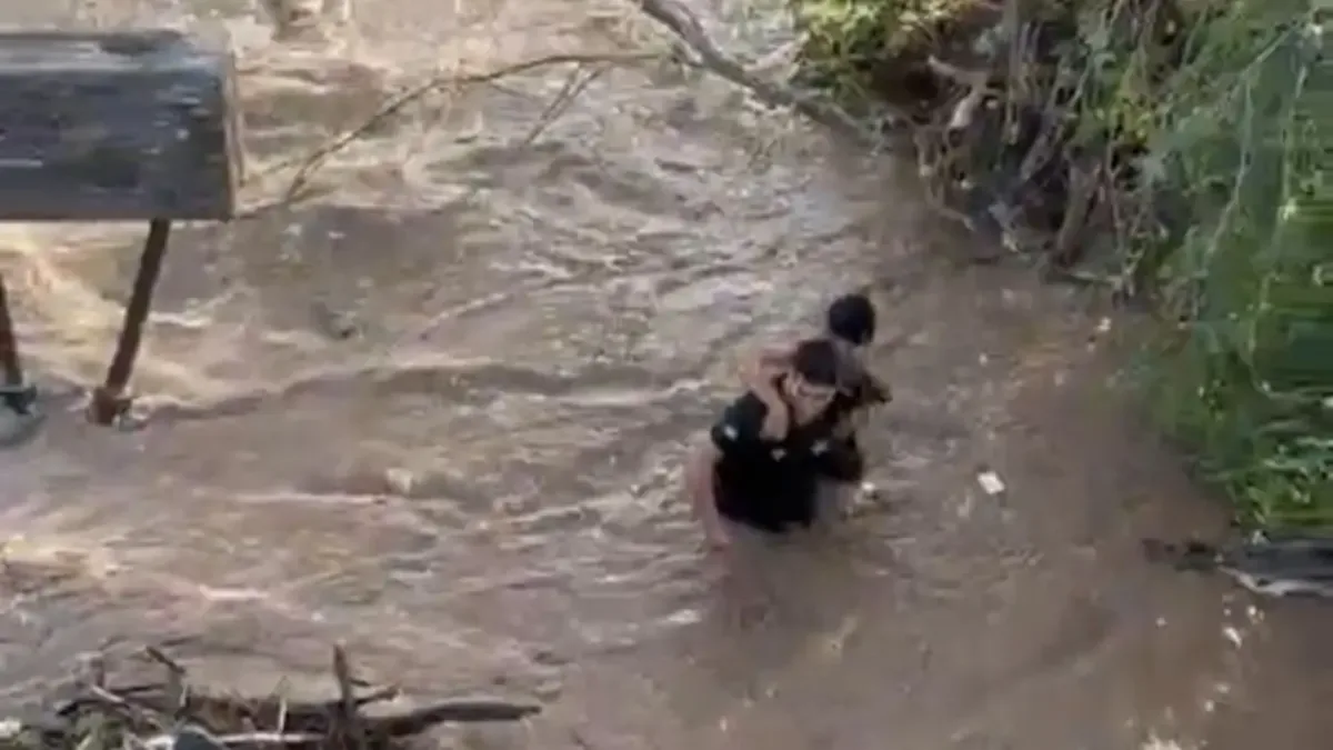 Un menor de 16 años fue rescatado tras quedar atrapado en el cauce del río; su estado de salud es estable.