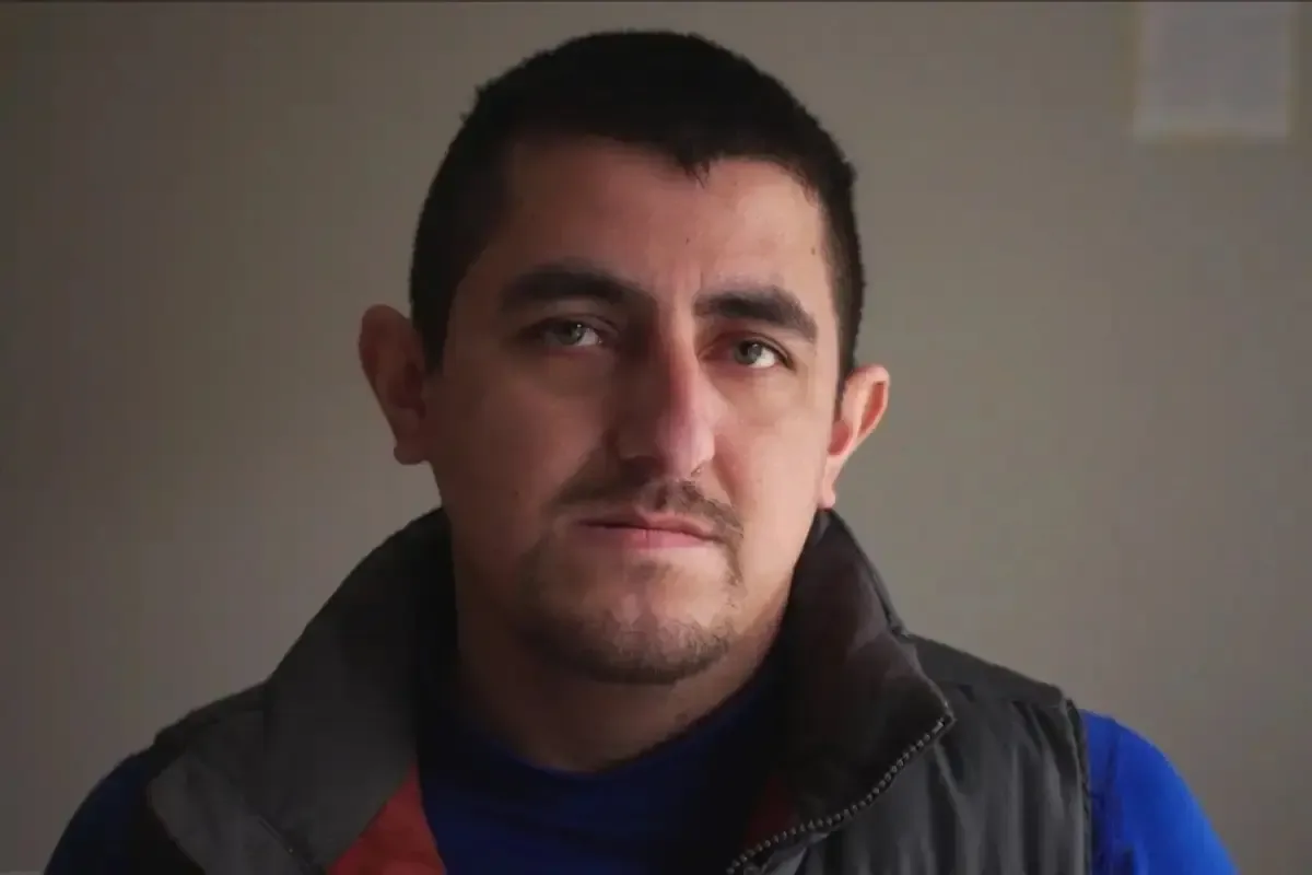 Un mexicano, con graves lesiones, relata el abuso que sufrió tras su detención.