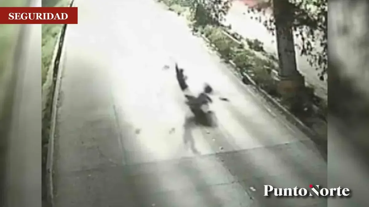 Un motociclista y un peatón murieron tras un accidente en Rosas Magallón, generando conmoción en la comunidad.