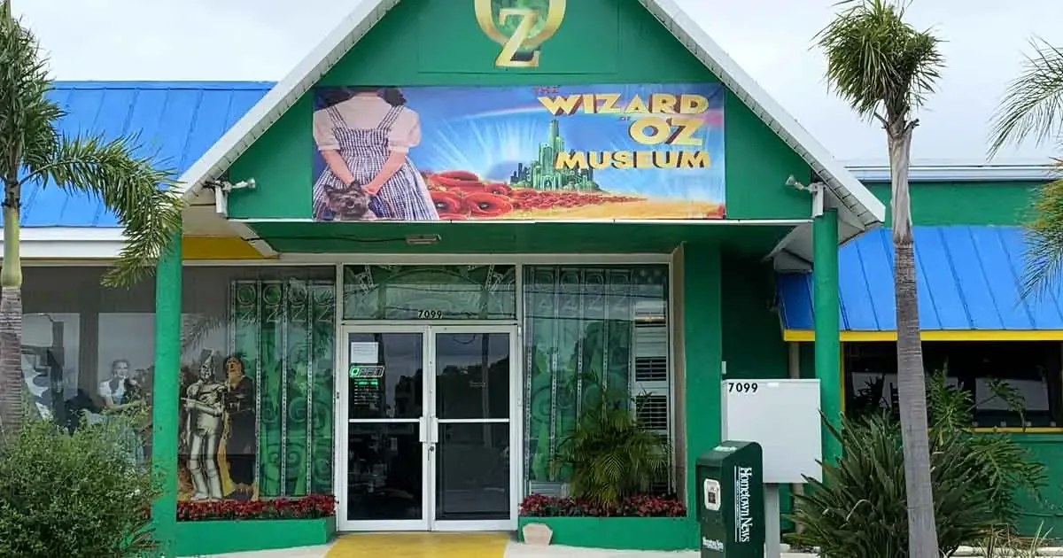 Un museo único en Cabo Cañaveral combina la magia de Oz con el arte de Van Gogh.