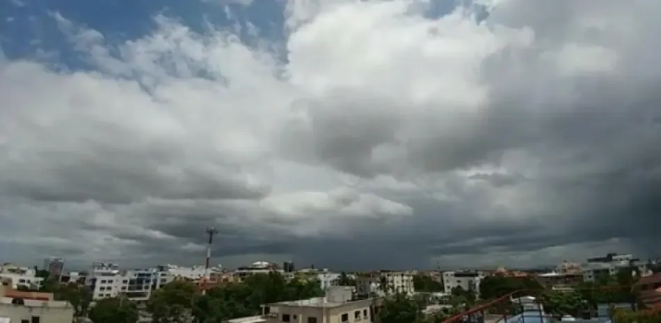 Un nuevo frente frío afecta al país, generando aguaceros y un cambio notable en las temperaturas.