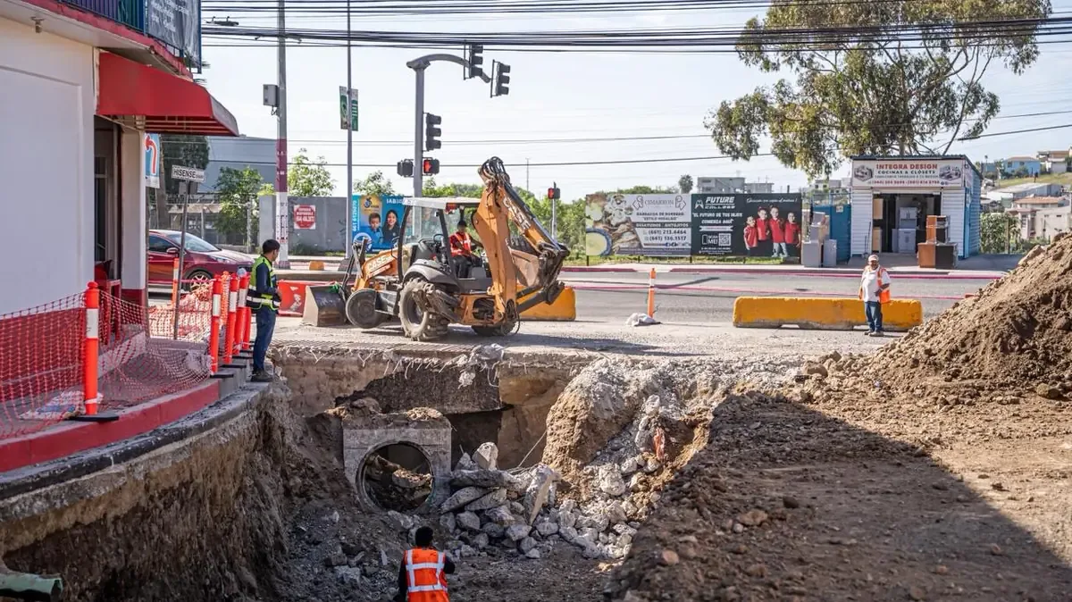 Un nuevo socavón en Playas de Rosarito plantea preocupaciones sobre la seguridad urbana y el bienestar de personas vulnerables.