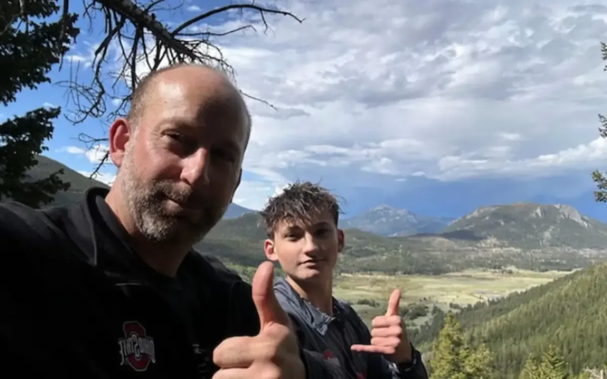 La historia de Joe y Jake Soltis resalta el amor familiar y el servicio a los demás tras una crisis de salud.