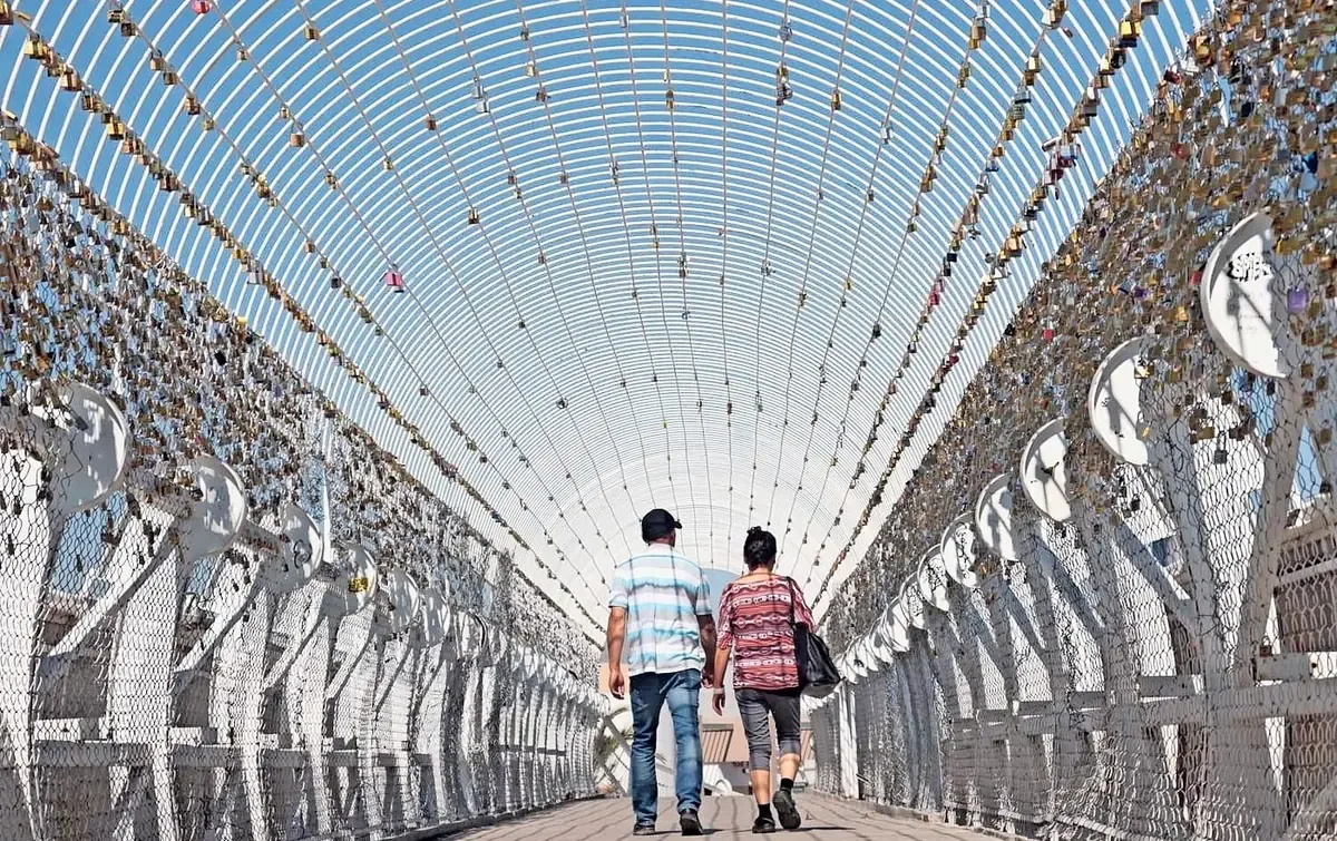 El “Puente de la Esperanza” en Ciudad Juárez celebra los sueños cumplidos de migrantes al obtener residencia en EE.UU.