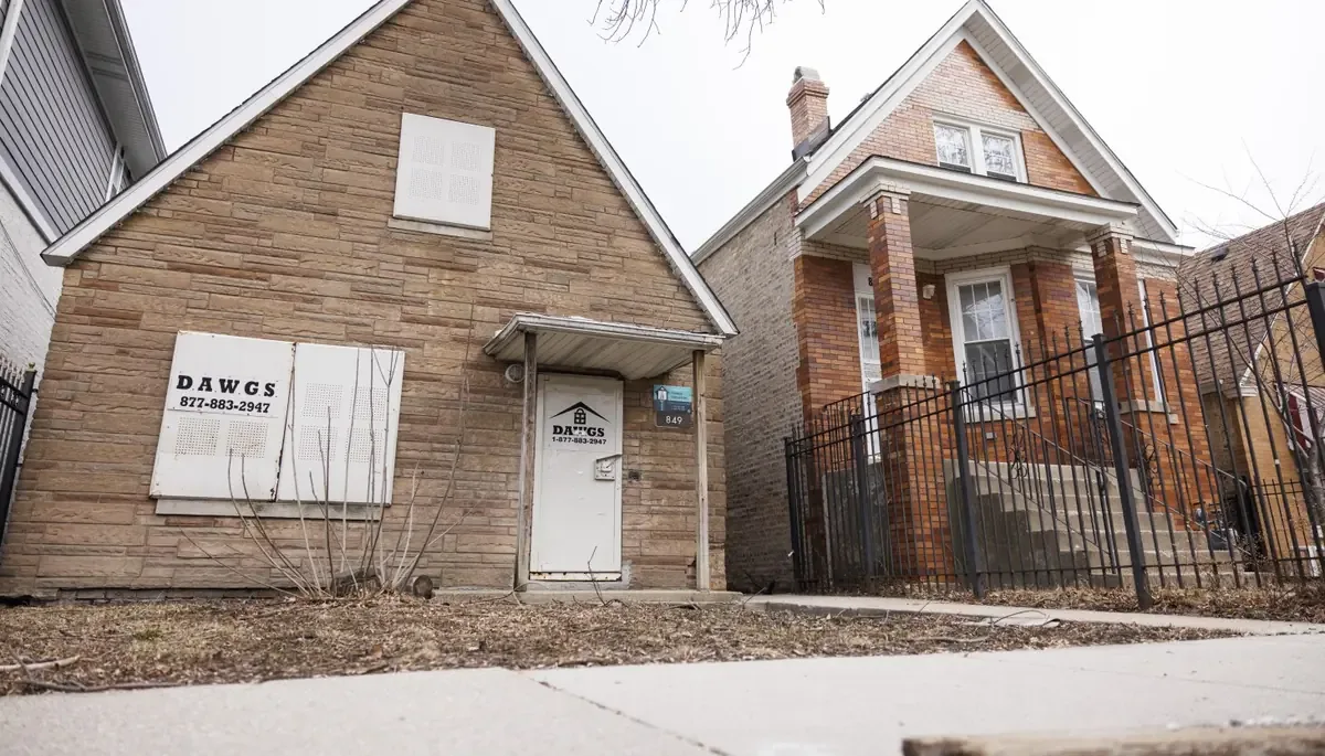 Un residente de Humboldt Park y HOPE acusan a la CHA de negligencia en comunidades minoritarias.
