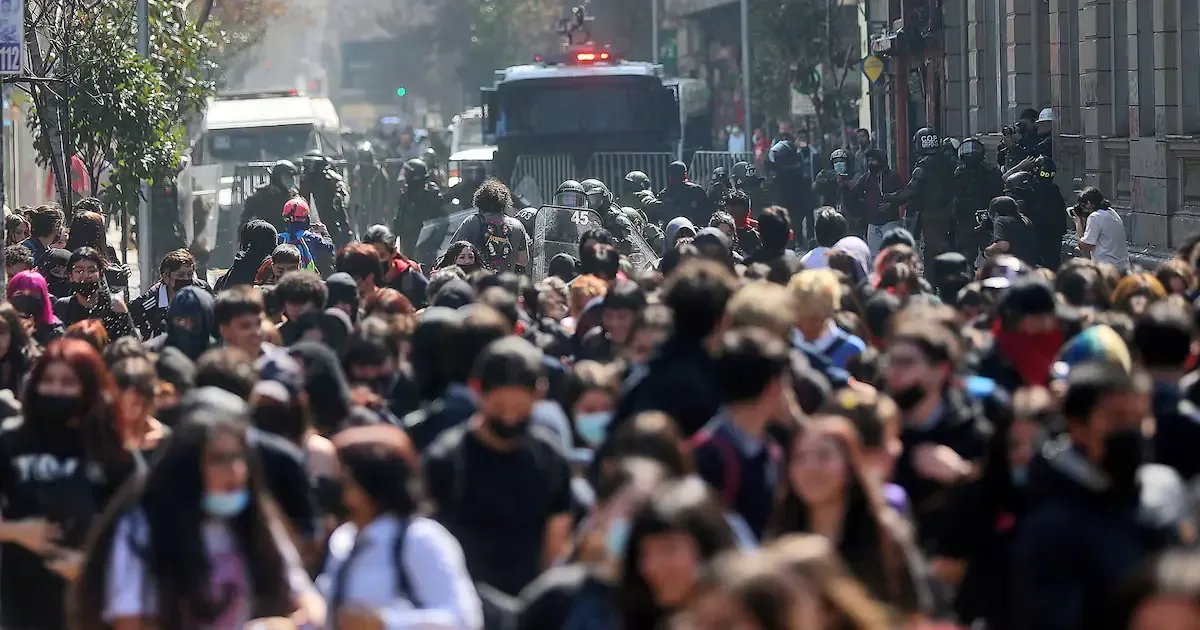 La historia revela más de un siglo de participación activa de niños y jóvenes en la vida pública.