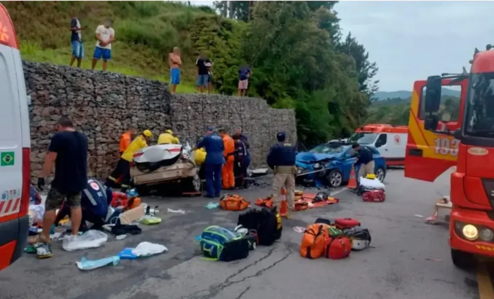 Un siniestro vial en Santo Amaro da Imperatriz dejó víctimas graves, generando consternación en Corrientes.