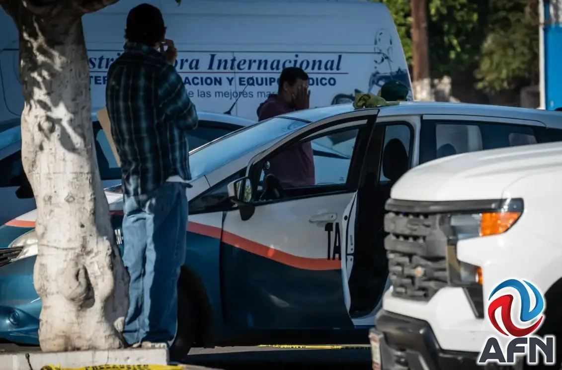 Un taxista fue hallado sin vida en su vehículo en Tijuana.