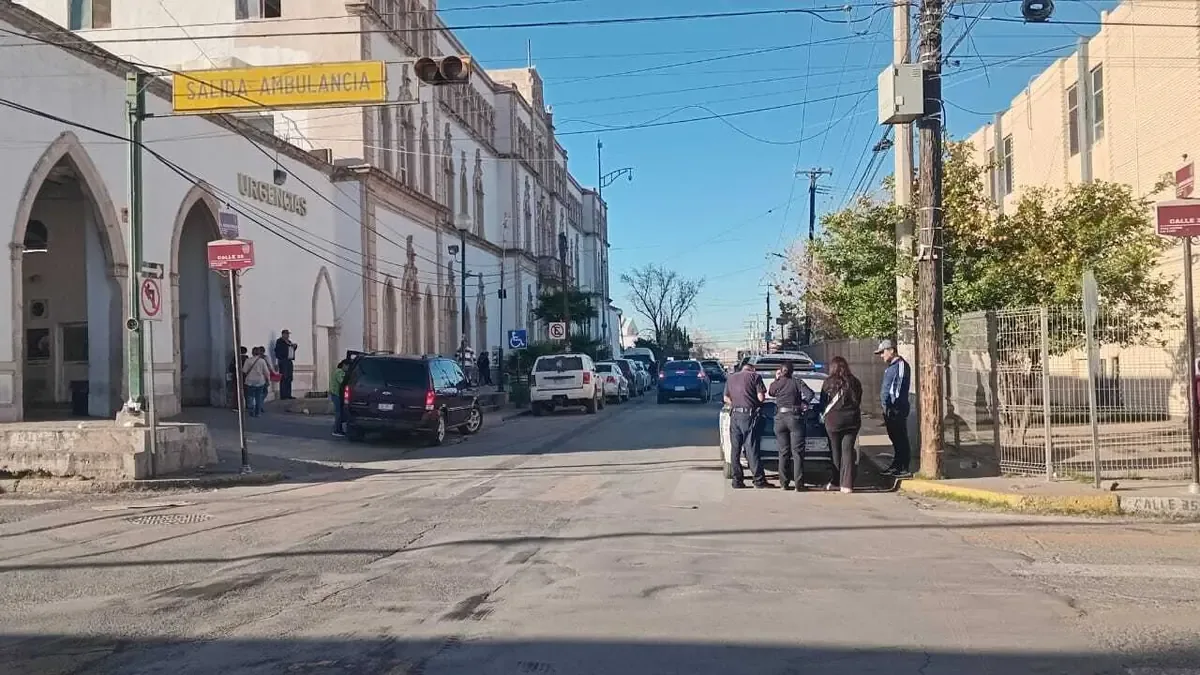 Un traslado de emergencia se torna trágico al sufrir un choque, resultando en la muerte del paciente.
