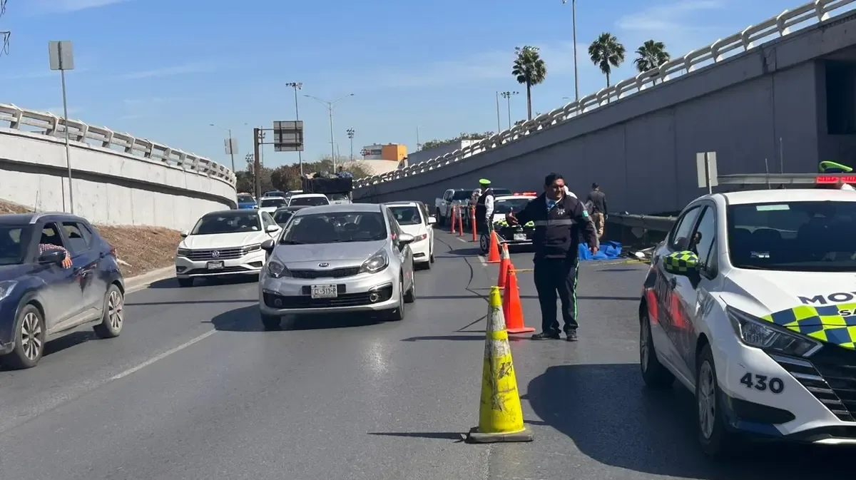 Un trágico accidente vial dejó a un motociclista sin vida en la avenida Fidel Velázquez.