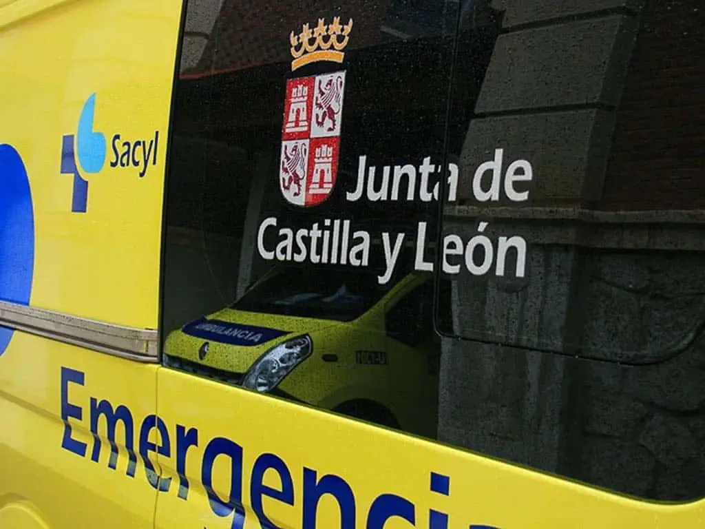 Un varón de 45 años fue atendido tras un incidente en la carretera, presentando una brecha en la cabeza.