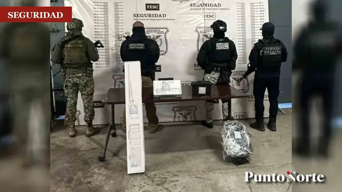 Un vehículo robado en Tijuana fue encontrado con armamento en una colonia de Tecate, revelando la problemática de la seguridad en la región.