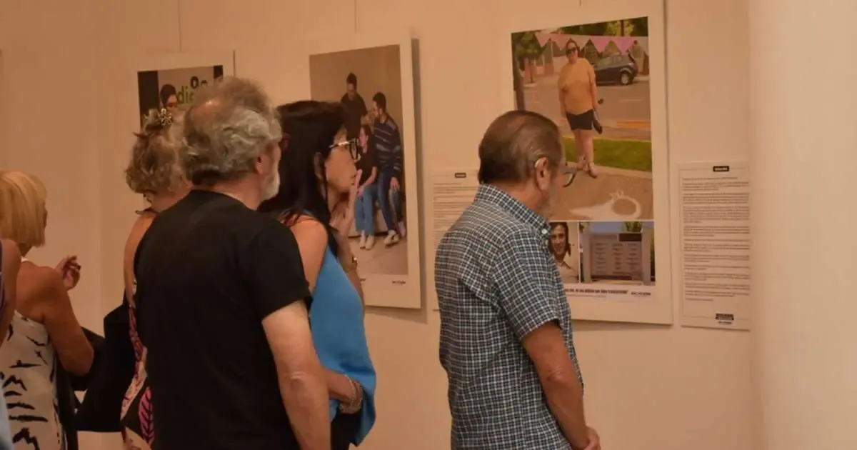 Una exposición fotográfica revive la historia de los desaparecidos de 1976.