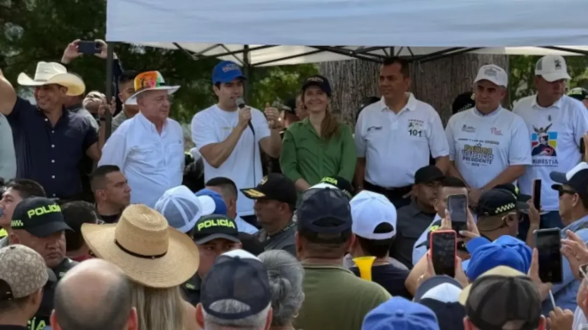 Una funcionaria del INPEC fue detenida armada en un evento con Uribe.