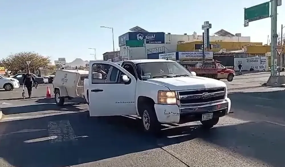 Una mujer de 40 años resultó lesionada al ser atropellada por una camioneta en un paso peatonal.
