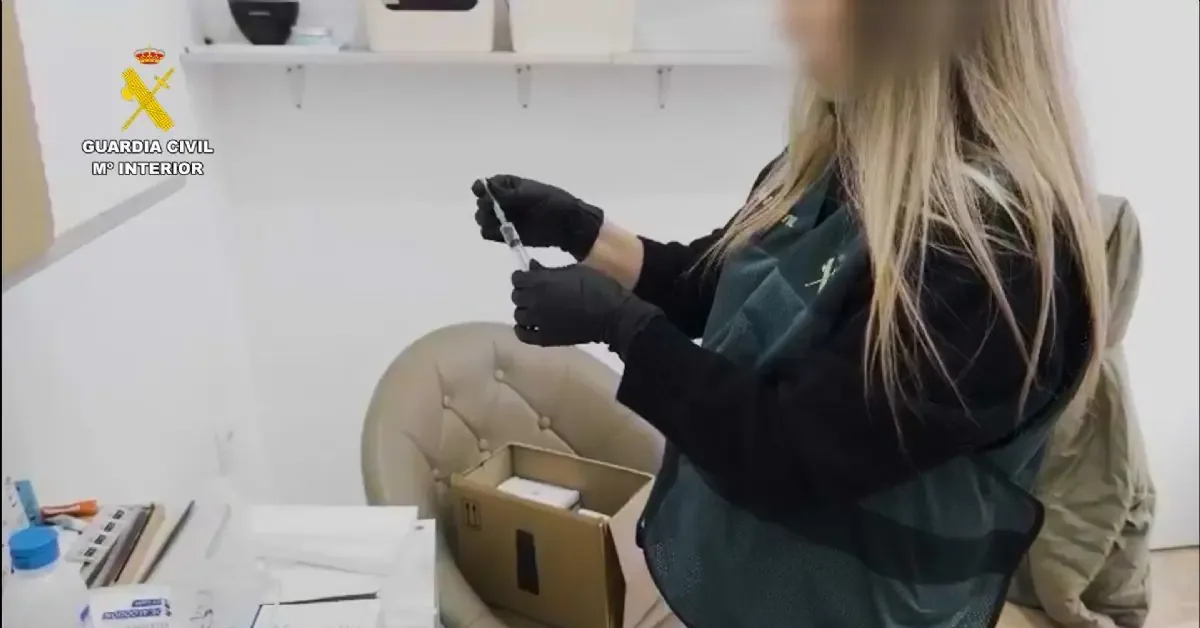 Una mujer fue denunciada y se le atribuyen cientos de tratamientos ilegales en distintos centros de la provincia.