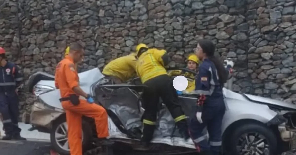 Una mujer muere y hay heridos graves tras choque en la carretera brasileña.