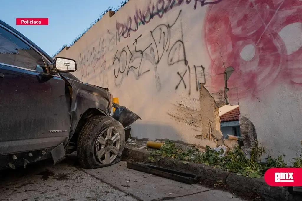 Una mujer presuntamente bajo los efectos de sustancias fue involucrada en un accidente sin heridos significativos.