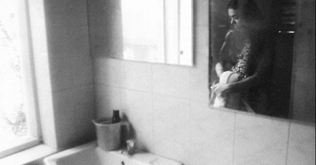 La película explora el amor y la política en la India contemporánea, destacando la lucha de los jóvenes.
