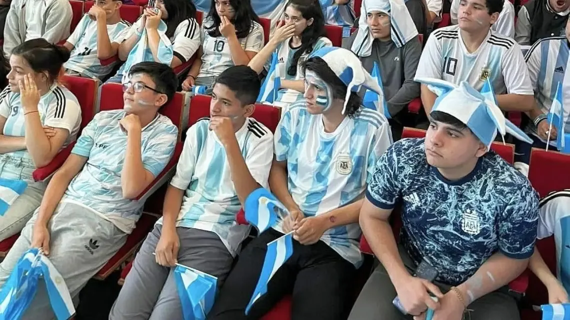 Una nueva guía educativa propone usar el Mundial para fomentar el aprendizaje en las aulas de América.