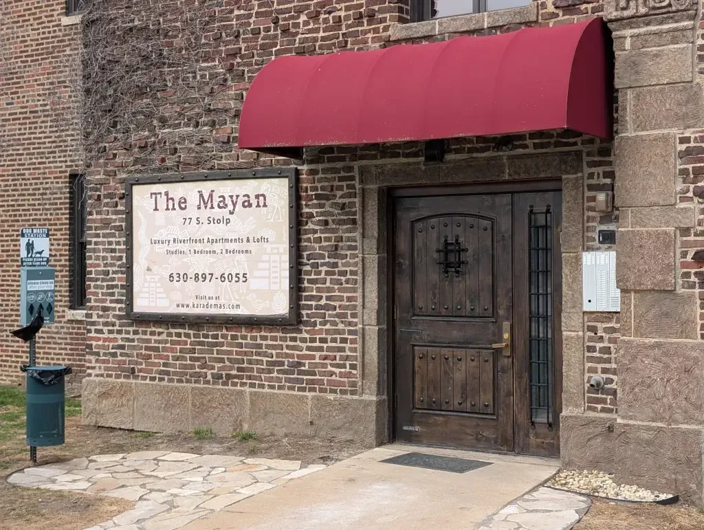 Una nueva oferta gastronómica promete revitalizar un espacio histórico en el centro de Aurora.