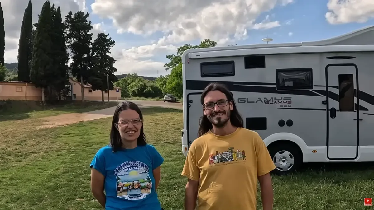 Marta y Marià dejaron su vida en Barcelona para vivir la aventura de viajar sin rumbo fijo, explorando nuevos horizontes.