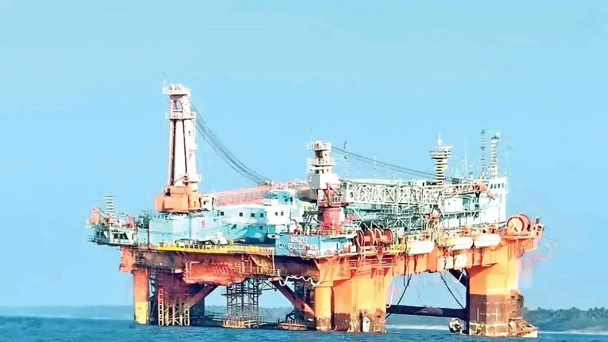 Una vista de la plataforma Mazu varada cerca de las costas de Tabasco.