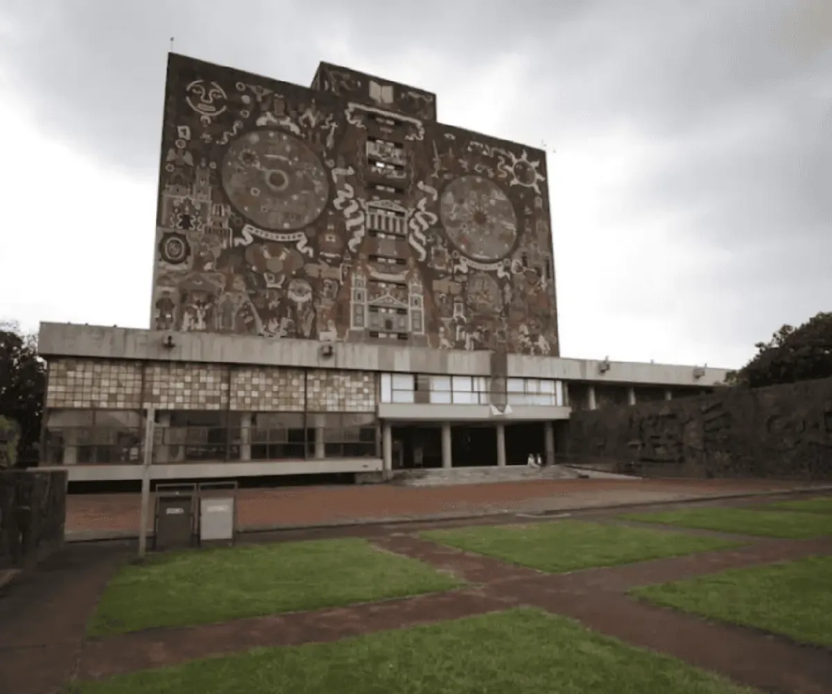 La Universidad Nacional Autónoma de México lidera rankings internacionales, reafirmando su calidad académica y de investigación.