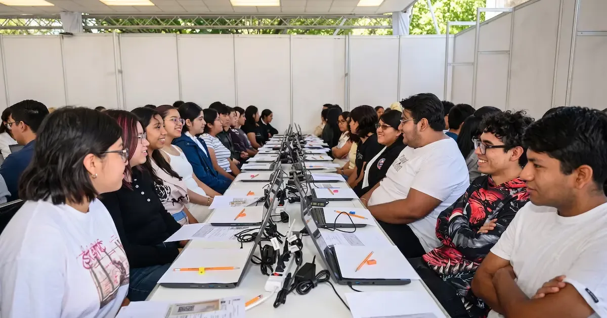 La alta inasistencia obliga a la UNAM a replantear la logística del examen de control presencial.