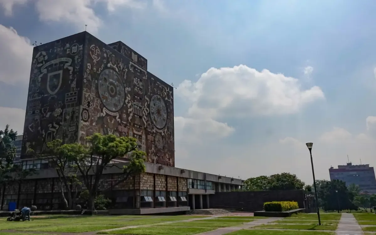 La UNAM confirma examen presencial para aspirantes a licenciatura tras irregularidades en el proceso en línea.