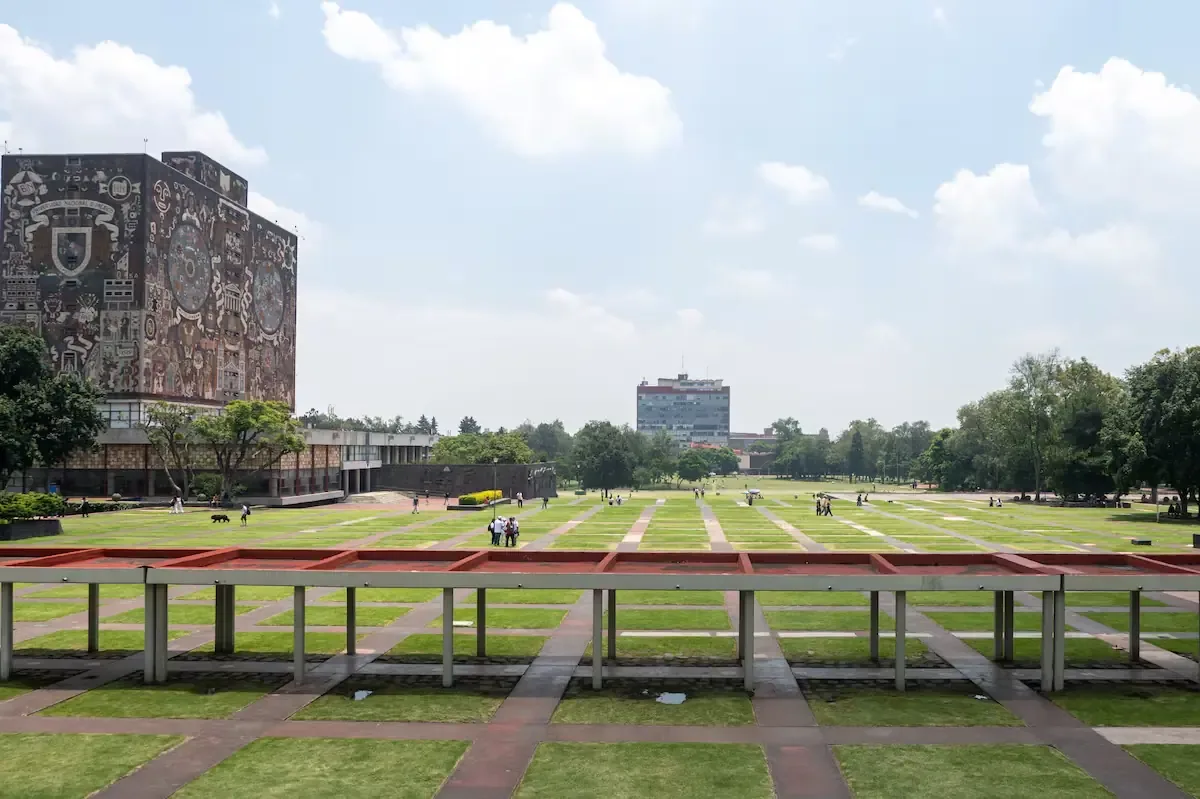 La creación de la nueva escuela busca descentralizar la educación superior en la capital mexicana.